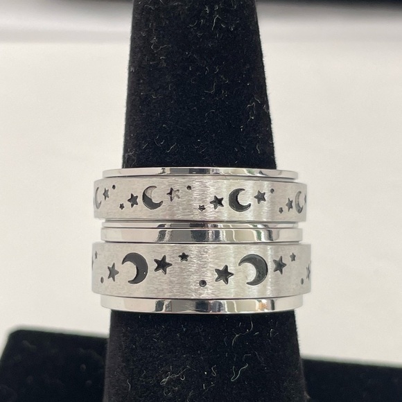 Silver Moon and Stars Ring - Picture 1 of 4